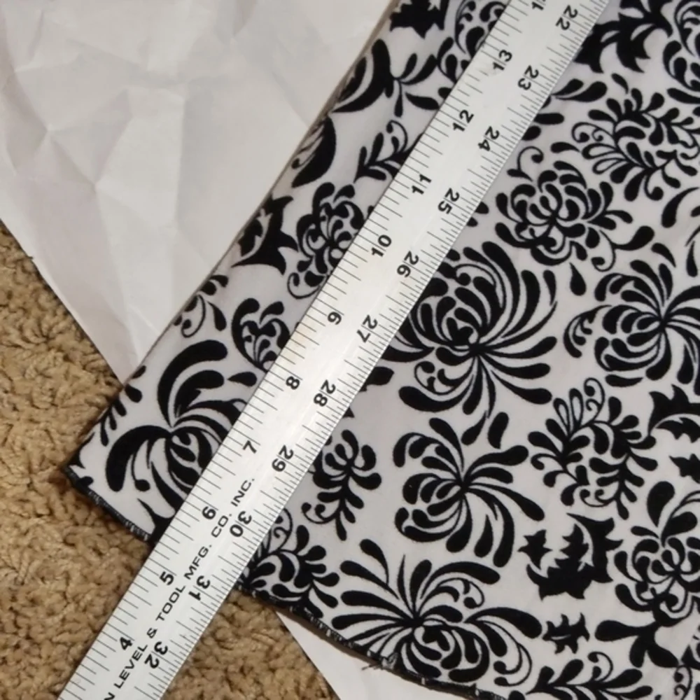 Kathryn Vintage Black White Fleur-de-lis 2 Piece Capri Sleep Set Pajama Size M‎